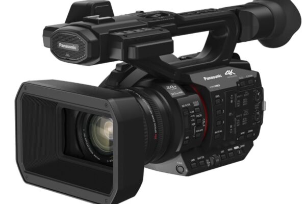 Panasonic Camcorder With Wi-Fi,Professional Quality 4K 60P,1.0-Inch Sensor,15.03 MP,Built-In Mic,24.5Mm Wide-Angle Lens And Optical 20X Zoom,Great For News,Interviews,And Events – HC-X20,Black